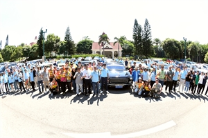 慶祝中華人民共和國成立75周年 香港回歸祖國27周年 中國香港汽車會主辦 經典名車巡遊