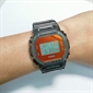 Casio G-SHOCK 5600 系列 黃昏海灘搶眼反射玻璃半透明灰色數碼手錶 DW-5600TLS-8