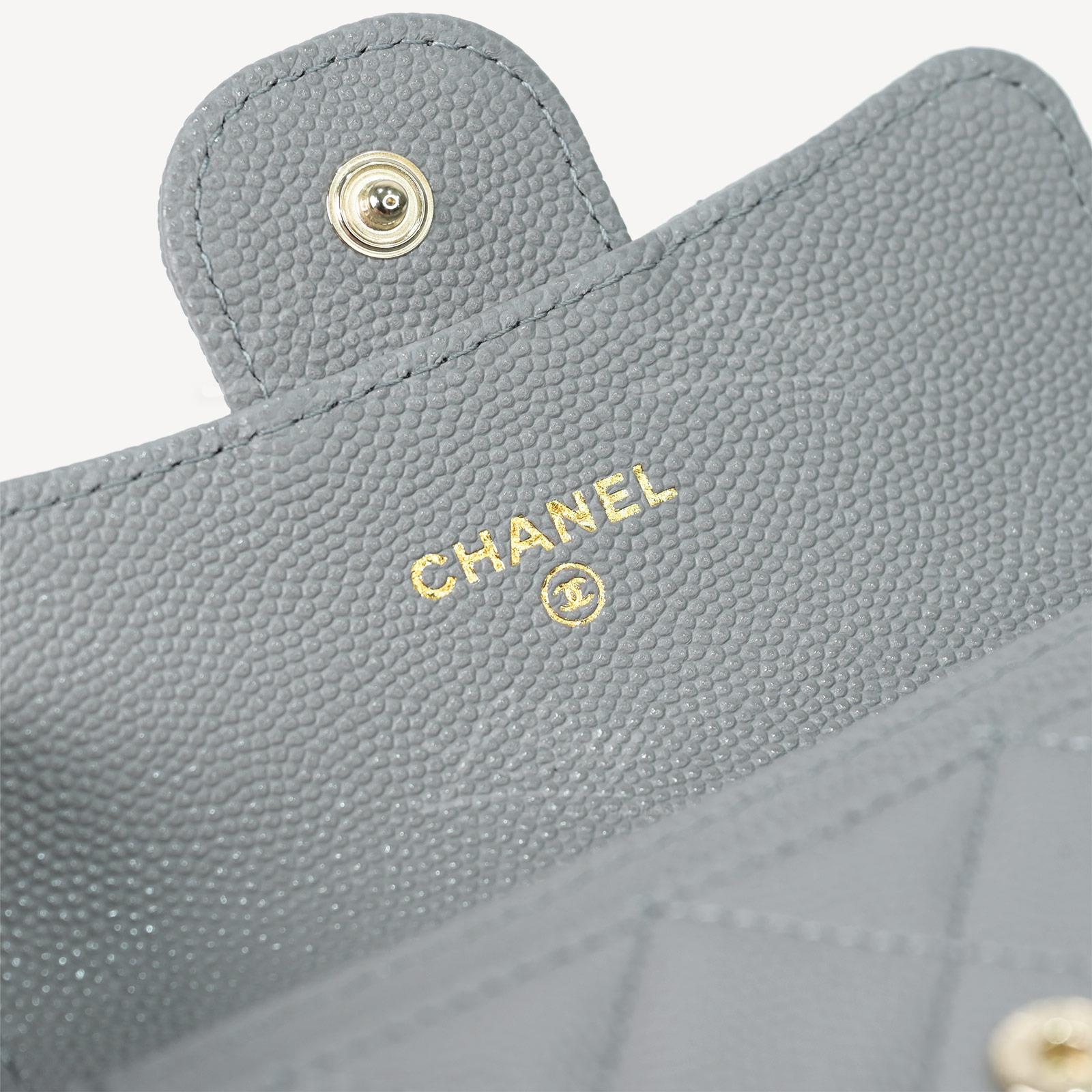 Flap card holder - Grained shiny calfskin & gold-tone metal, gray — Fashion  | CHANEL