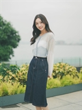 Frayed Hem Contrast Stitched Denim Skirt 