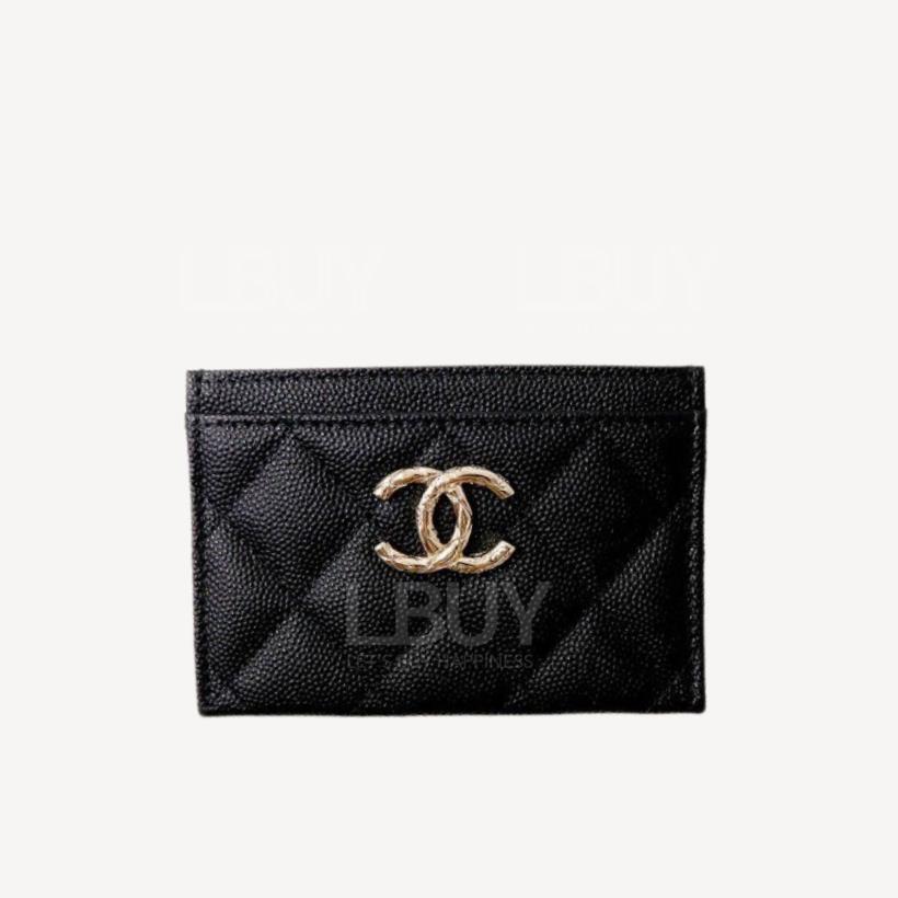 Chanel 黑色粒紋小牛皮金色刻字CC Logo卡包 AP3979